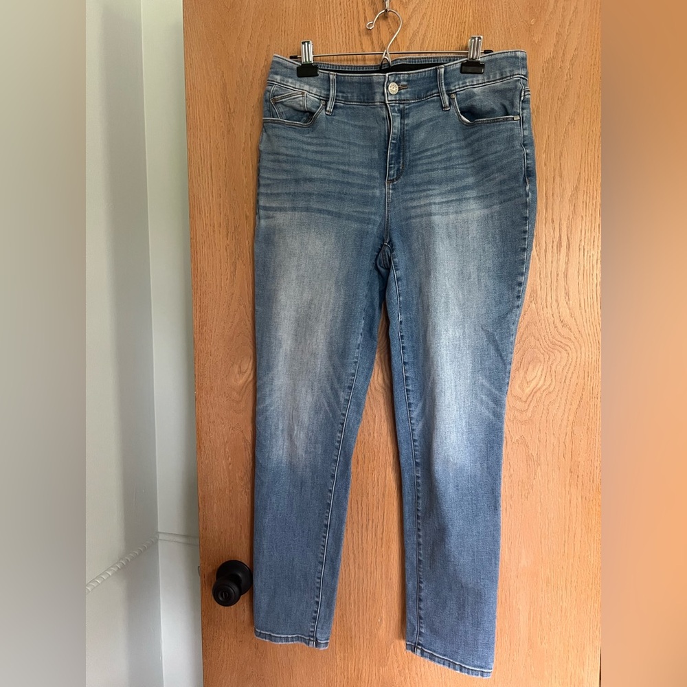 Chico's Women's Jeans in Light Blue Wash size 12 regular - Picture 3 of 8